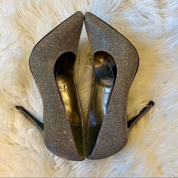 Chic Gold Women's Shoes - Picture 4 of 6